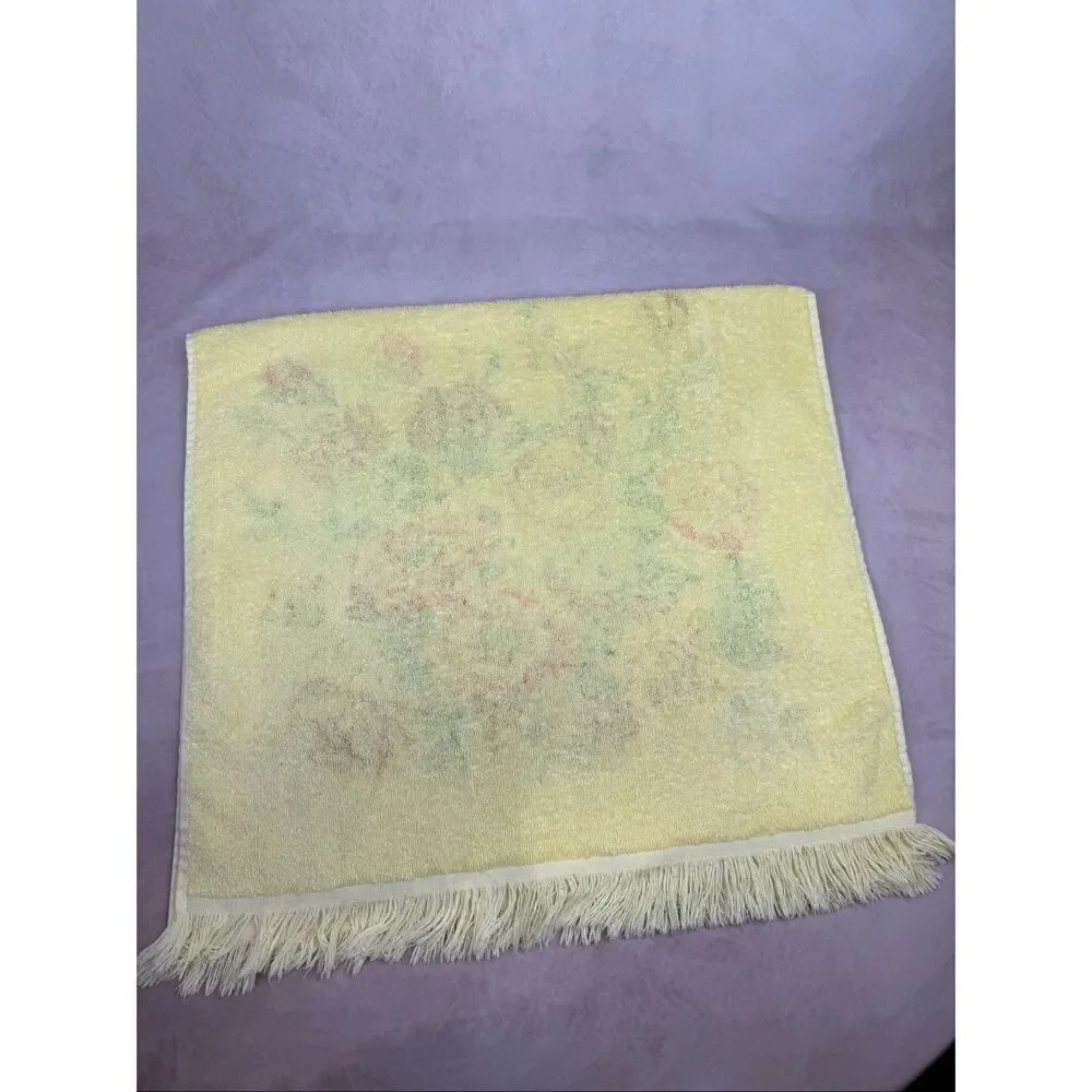 Vintage Flower Power Bath Towel 1970s Yellow 21x40”